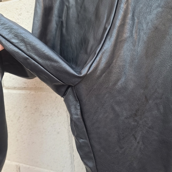 Commando | Faux Leather Perfect Control Leggings in Black Size Large - Picture 4 of 9